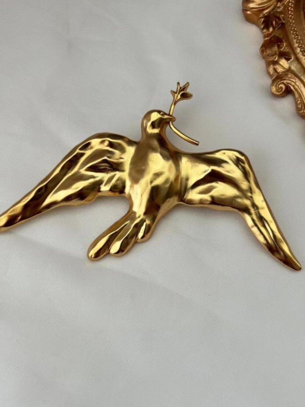 Schiaparelli High-End Minimalist Peace Dove Small Brooch